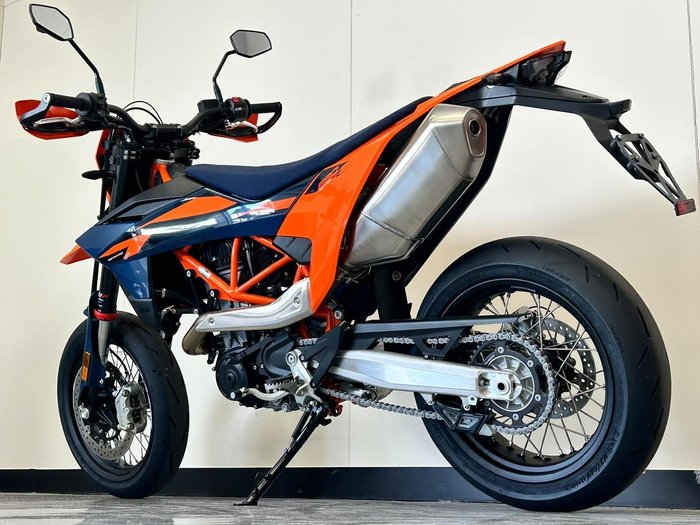 2026 KTM 690 SMC R SMC Orange