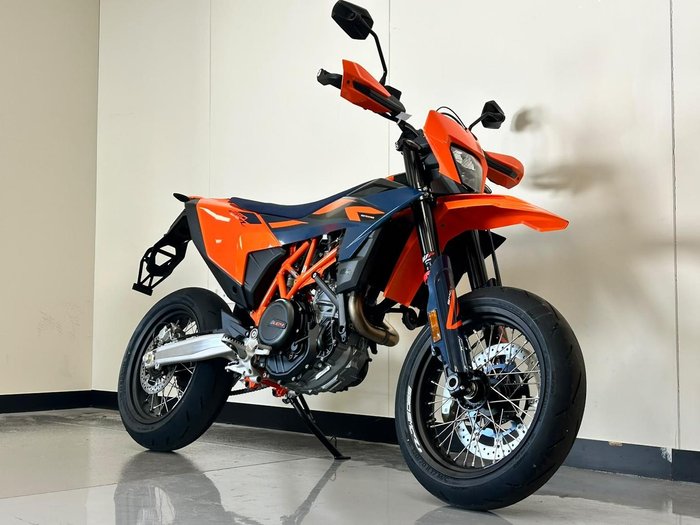 2026 KTM 690 SMC R SMC Orange