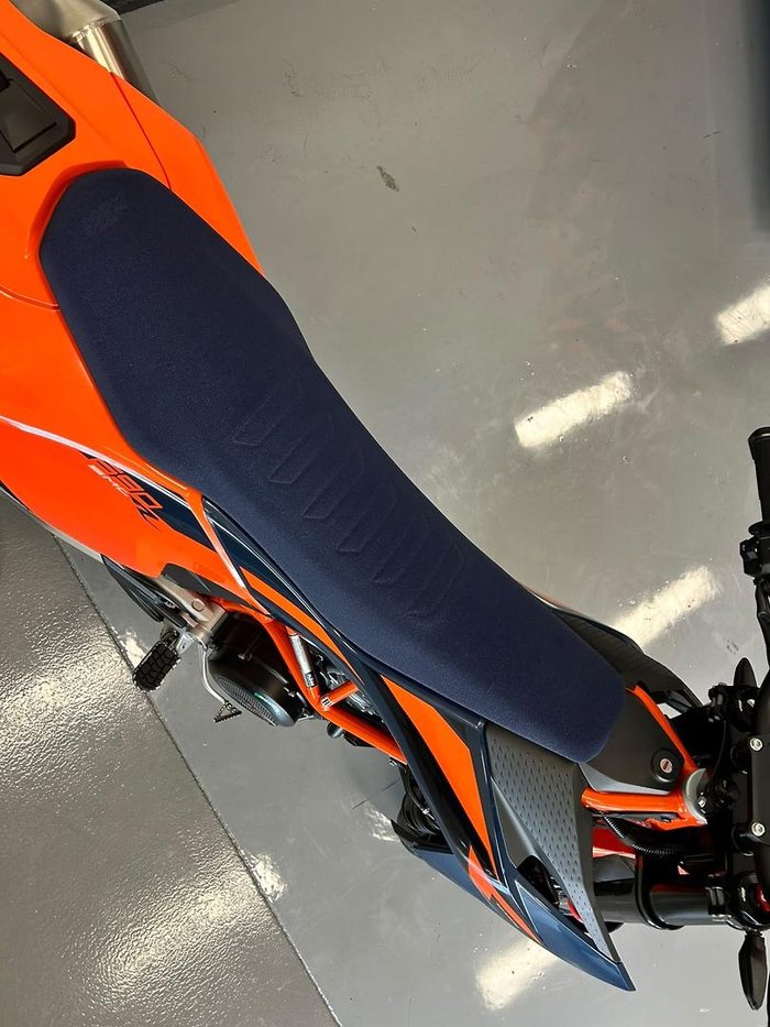 2026 KTM 690 SMC R SMC Orange