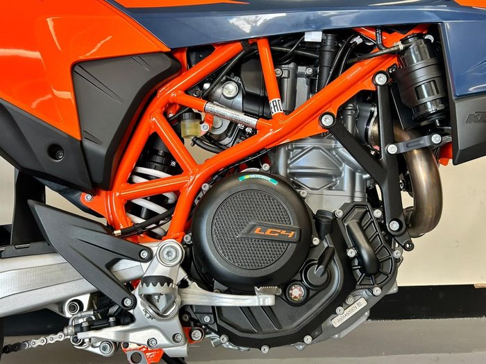 2026 KTM 690 SMC R SMC Orange