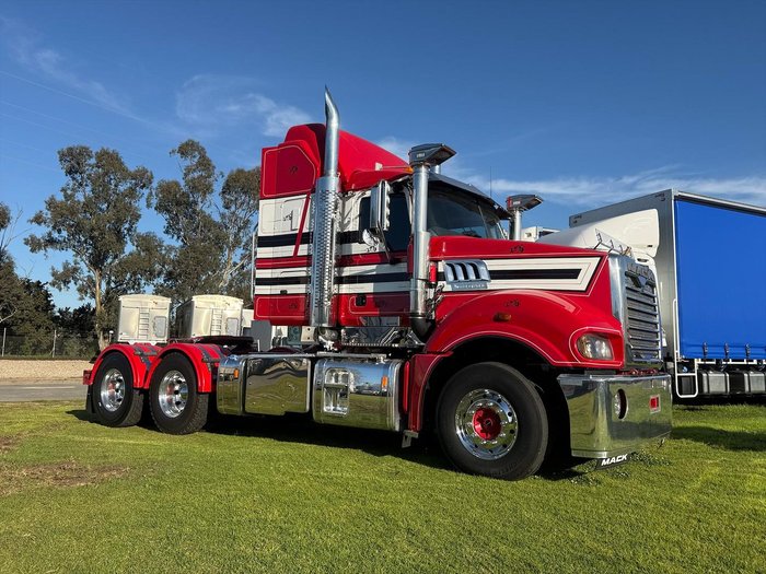2021 Mack Superliner
