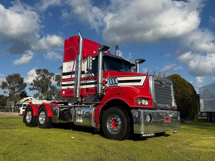 2021 Mack Superliner