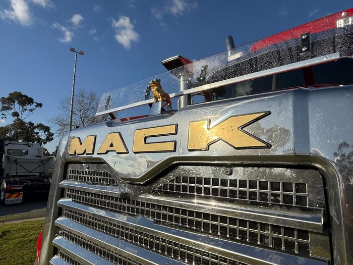 2021 Mack Superliner