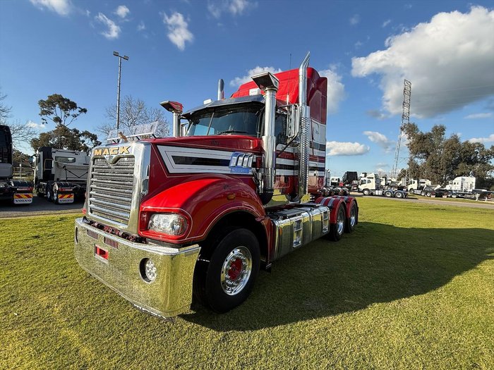 2021 Mack Superliner