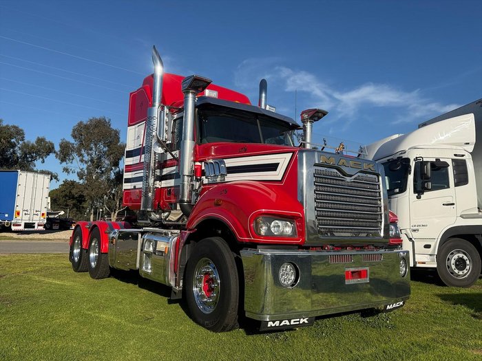 2021 Mack Superliner