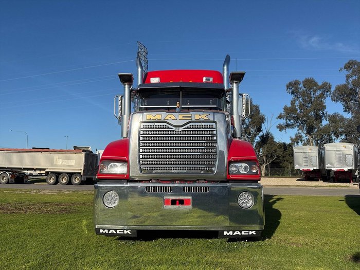 2021 Mack Superliner
