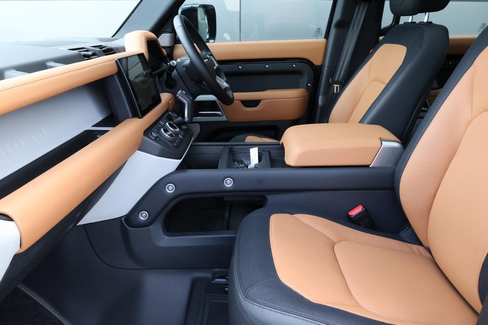 2024 Land Rover Defender 130 D300 X-Dynamic SE