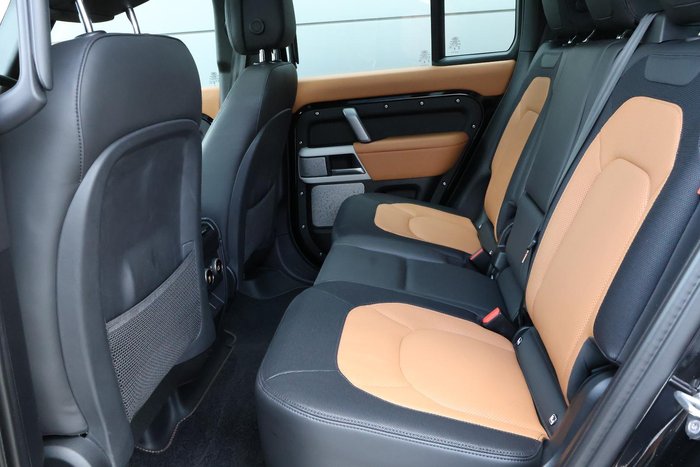 2024 Land Rover Defender 130 D300 X-Dynamic SE