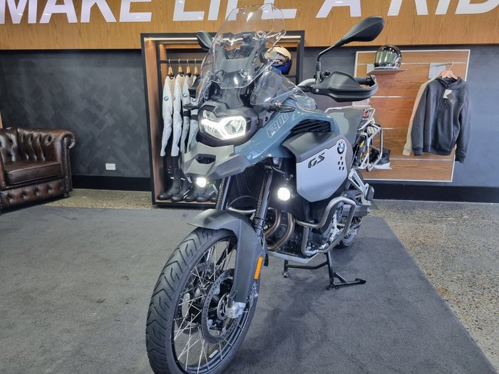 2026 BMW Motorrad F 900 GS ADVENTURE RIDE PRO N4V Sage Green Metallic
