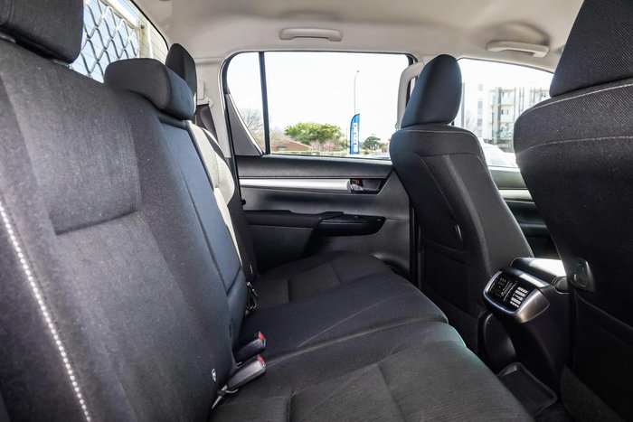 2022 Toyota Hilux SR5