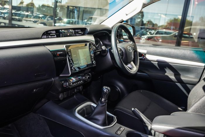 2022 Toyota Hilux SR5