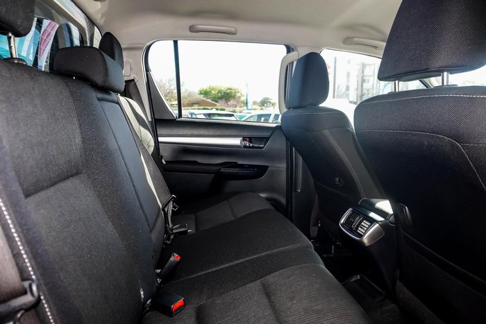 2021 Toyota Hilux SR5