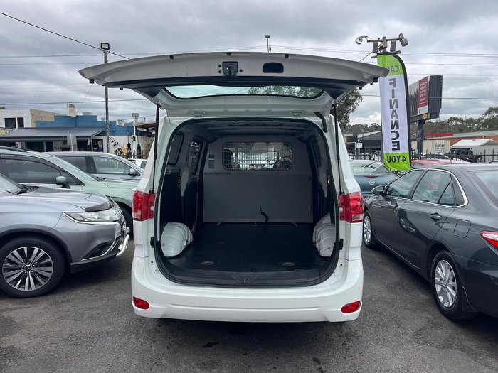 2022 LDV G10 +