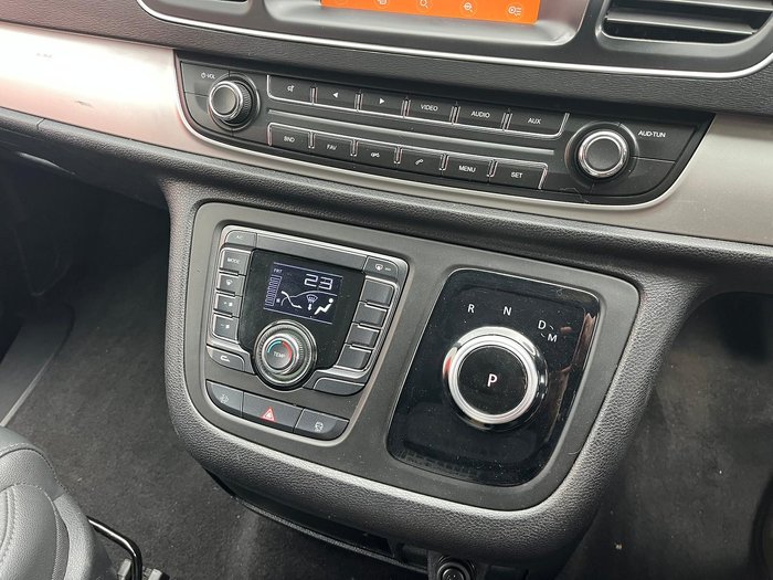 2022 LDV G10 +