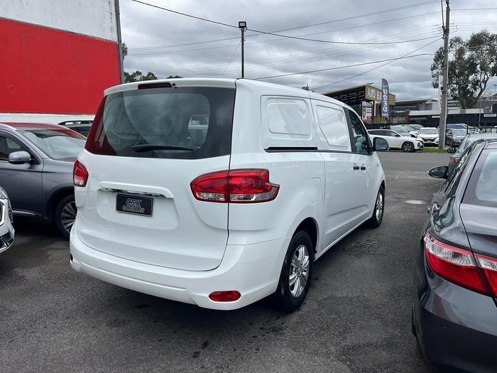 2022 LDV G10 +