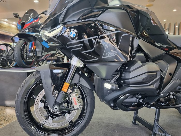 2026 BMW Motorrad R 1300 RT TRIPLE BLACK BLACK STORM METALLIC