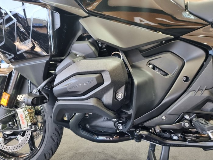 2026 BMW Motorrad R 1300 RT TRIPLE BLACK BLACK STORM METALLIC