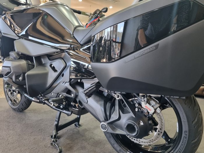 2026 BMW Motorrad R 1300 RT TRIPLE BLACK BLACK STORM METALLIC