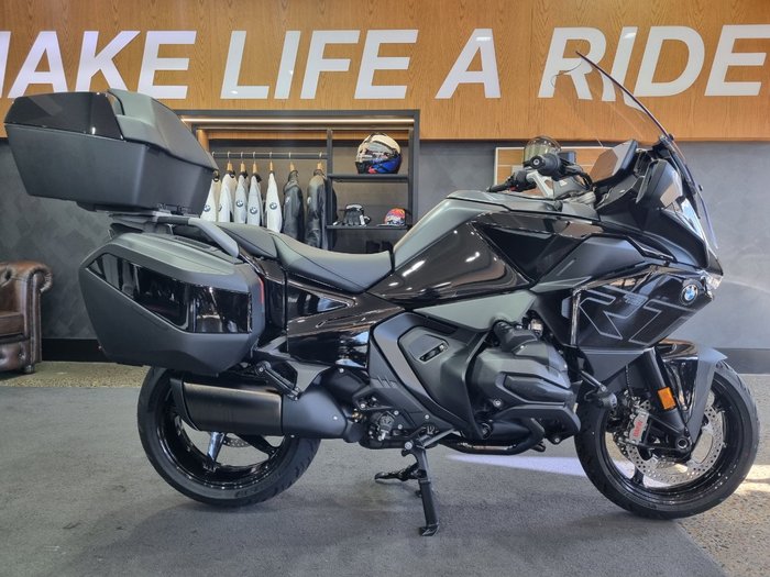 2026 BMW Motorrad R 1300 RT TRIPLE BLACK BLACK STORM METALLIC