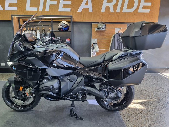 2026 BMW Motorrad R 1300 RT TRIPLE BLACK BLACK STORM METALLIC