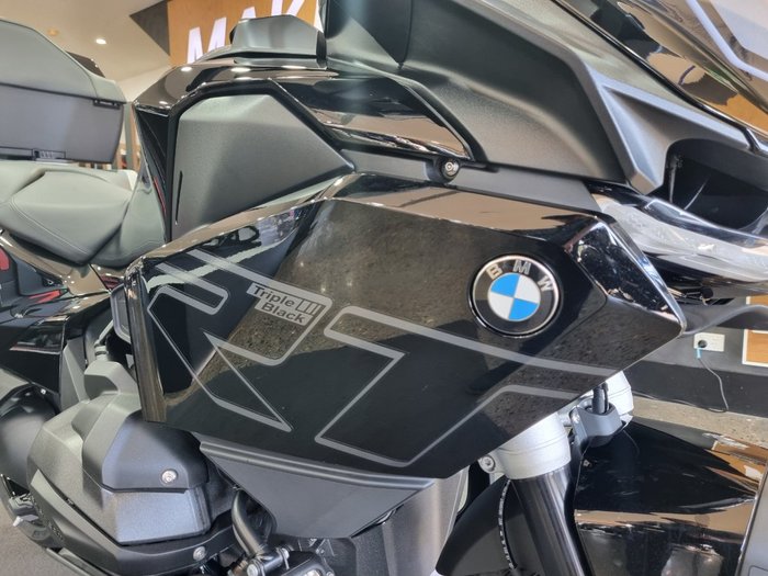 2026 BMW Motorrad R 1300 RT TRIPLE BLACK BLACK STORM METALLIC