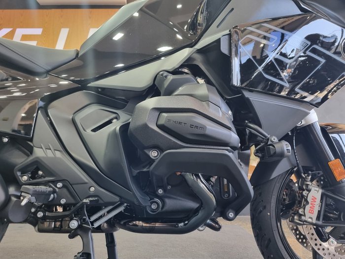 2026 BMW Motorrad R 1300 RT TRIPLE BLACK BLACK STORM METALLIC