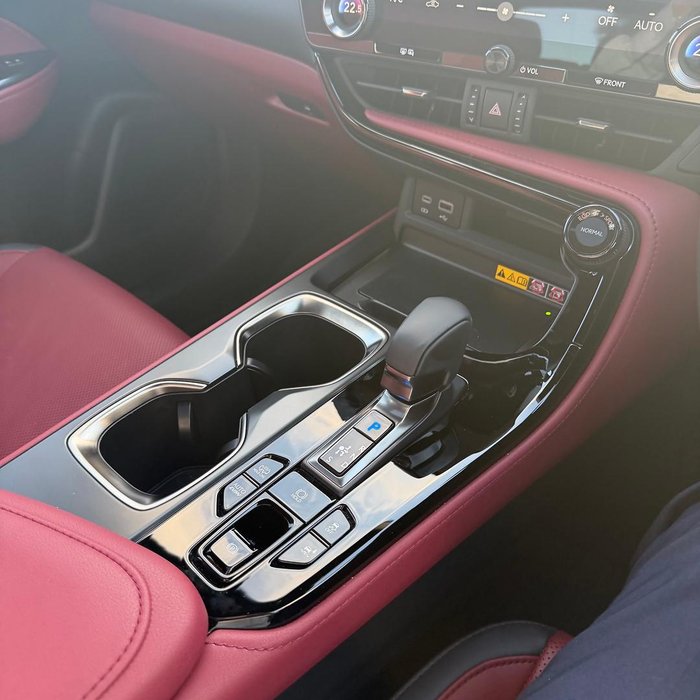 2026 Lexus NX 450h+ Luxury