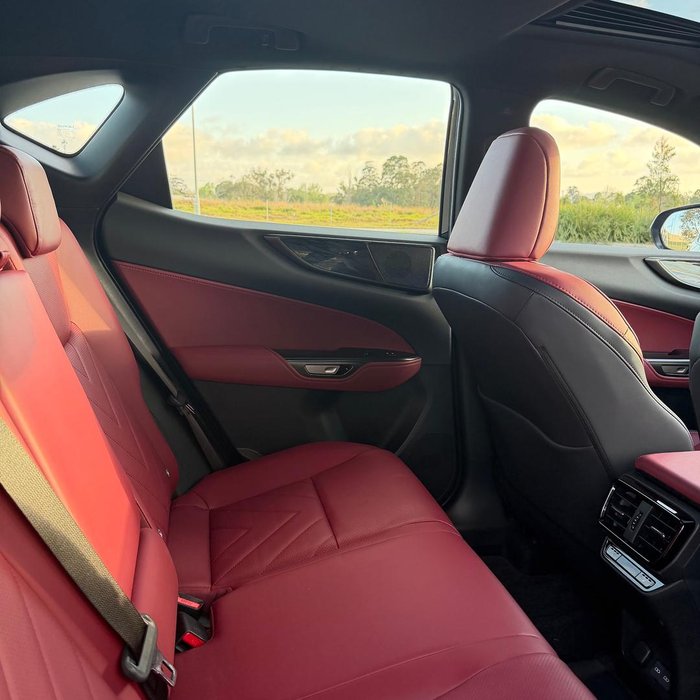 2026 Lexus NX 450h+ Luxury