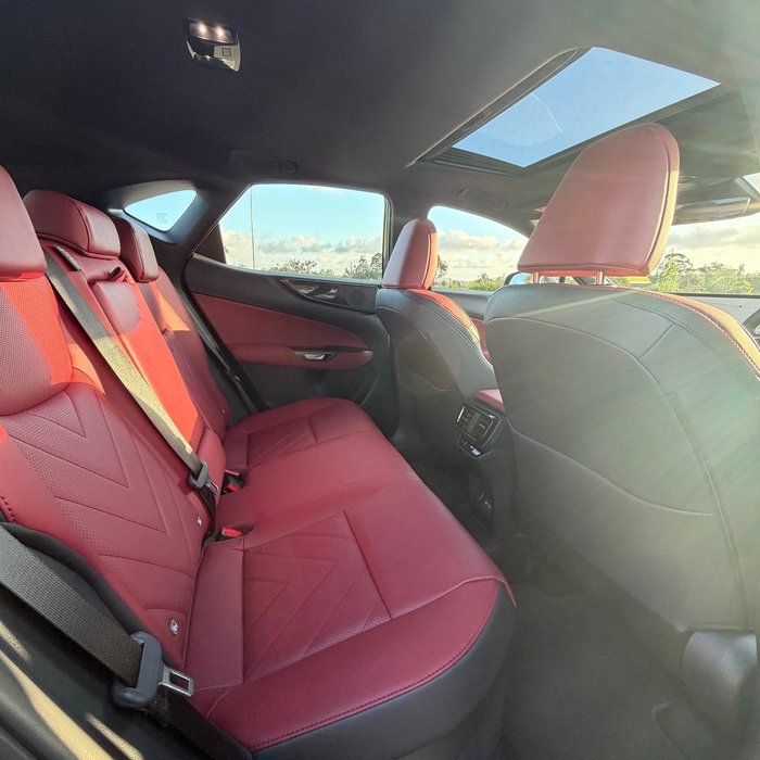 2026 Lexus NX 450h+ Luxury