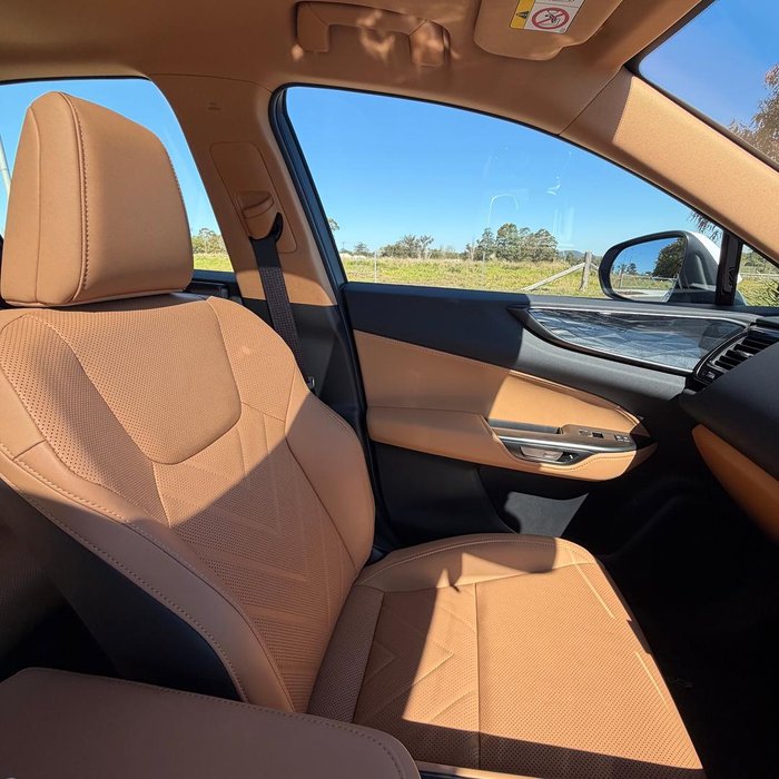 2026 Lexus NX 450h+ Luxury