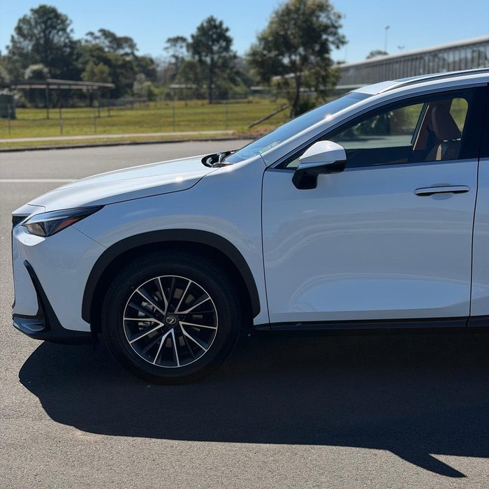 2026 Lexus NX 450h+ Luxury