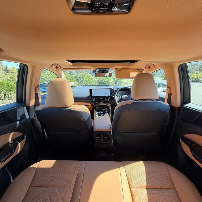 2026 Lexus NX 450h+ Luxury