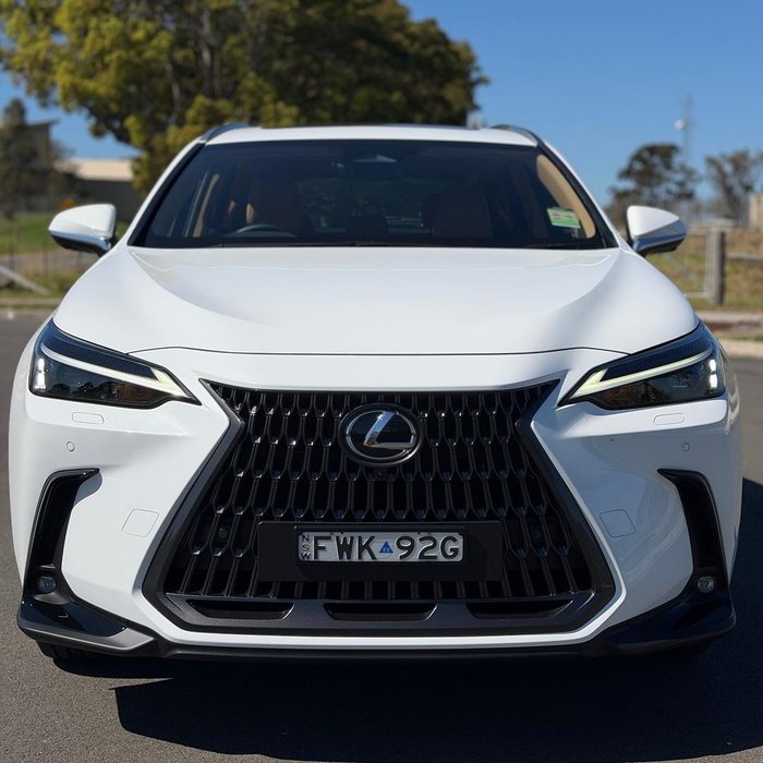2026 Lexus NX 450h+ Luxury