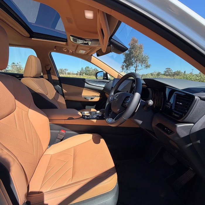 2026 Lexus NX 450h+ Luxury