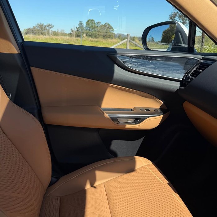 2026 Lexus NX 450h+ Luxury