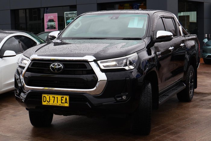 2023 Toyota Hilux SR5