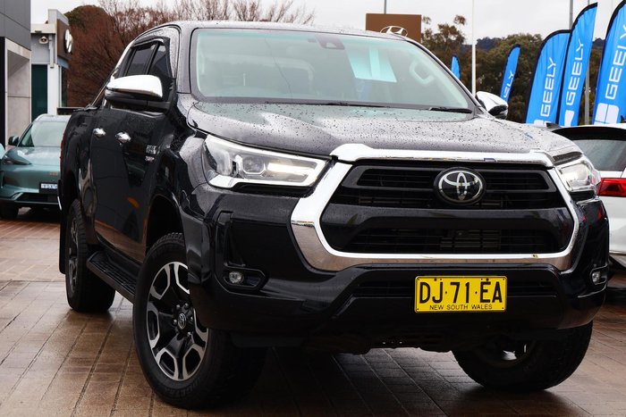 2023 Toyota Hilux SR5