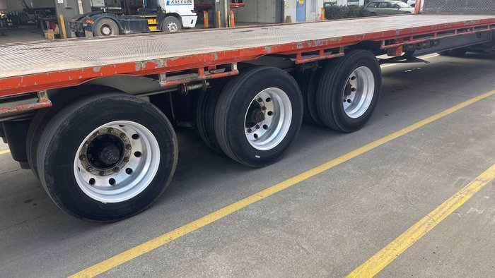 2010 Barker Drop Deck Flat