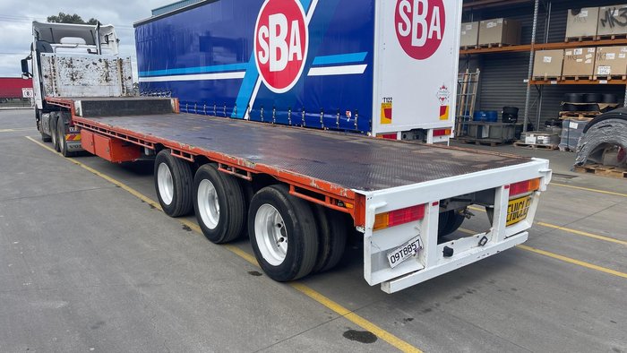 2010 Barker Drop Deck Flat