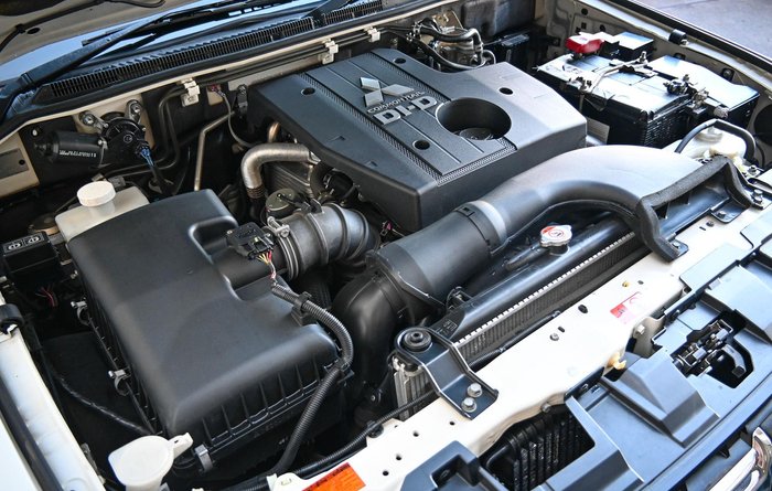 2013 Mitsubishi Pajero Exceed