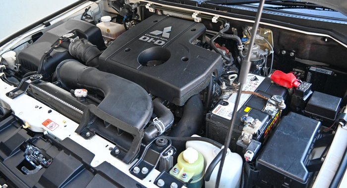2013 Mitsubishi Pajero Exceed