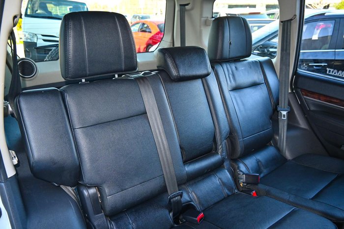 2013 Mitsubishi Pajero Exceed