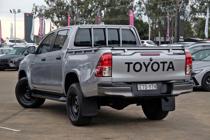 2022 Toyota Hilux SR