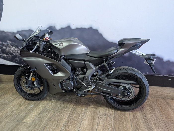 2024 Yamaha YZF-R7LA GREY