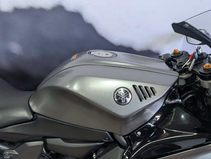 2024 Yamaha YZF-R7LA GREY