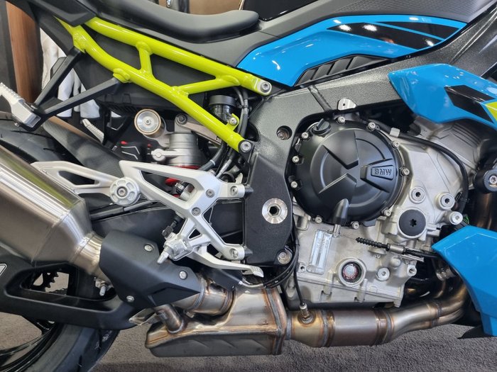 2026 BMW Motorrad S 1000 R Bluefire/Mugiallo Yellow