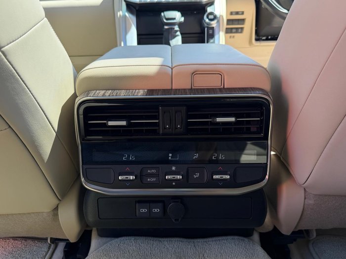 2023 Toyota Landcruiser VX