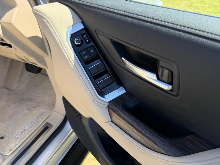 2023 Toyota Landcruiser VX