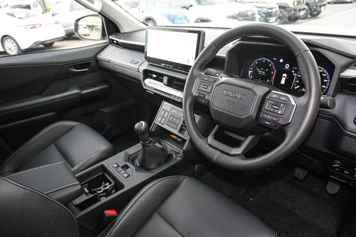2025 Toyota Hilux SR5