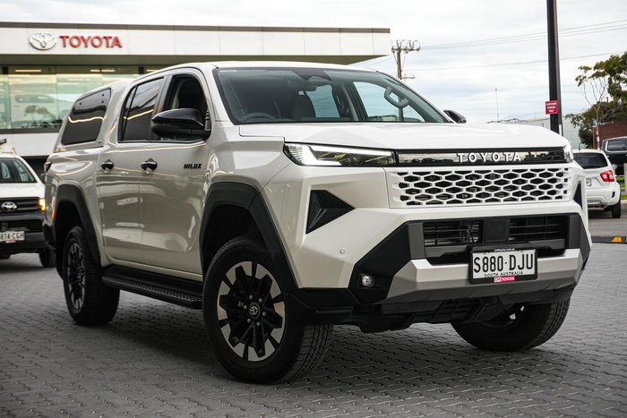 2025 Toyota Hilux SR5